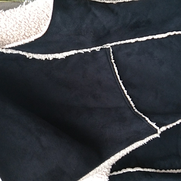 Black Suede Sleeveless Lined Vest (L) - Picture 2 of 7